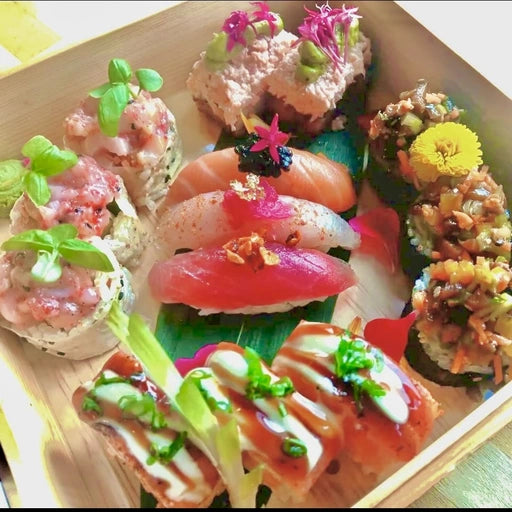 Assortiment de sushis sur mesure dans une Fishbox